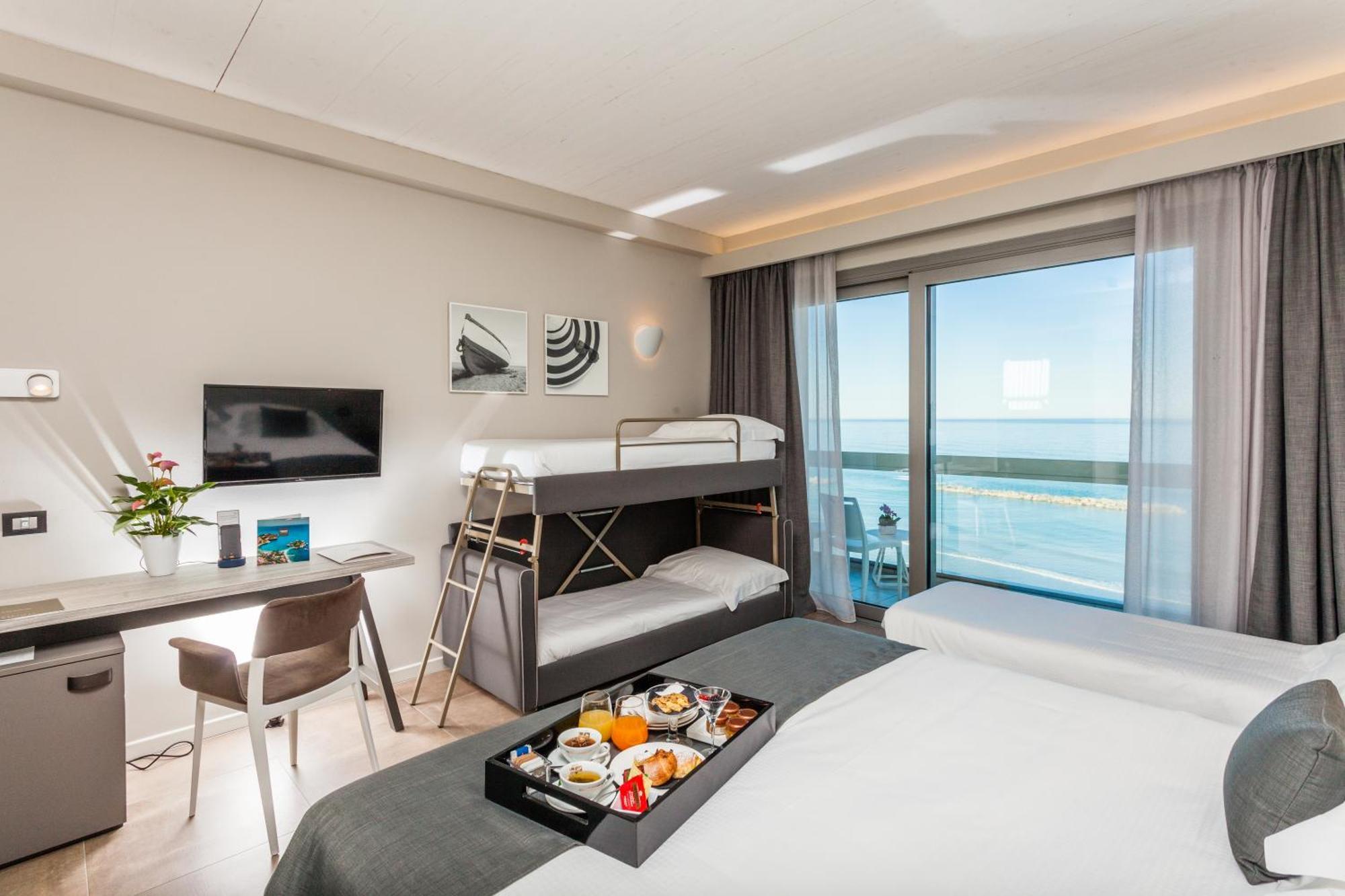 Familienzimmer mit Meerblick